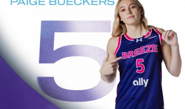 亚博-得分新高！佩奇37+8+5摘全场最佳 李月汝出场3分钟没得分