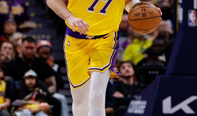 亚博体育APP-东契奇加盟湖人后战掘金3胜0负！场均33.7分10.3板8助2.7断0.7帽