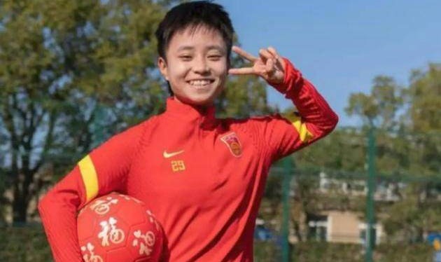 亚博体育APP-武汉江大女足为张琳艳留洋送祝福 李磊：欢迎欢迎